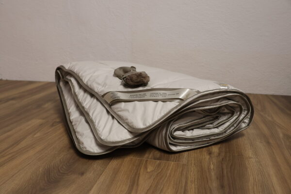 Alpaka - Bettdecke Platin-Edition (Ganzjahresdecke) 135x200cm – Bild 4